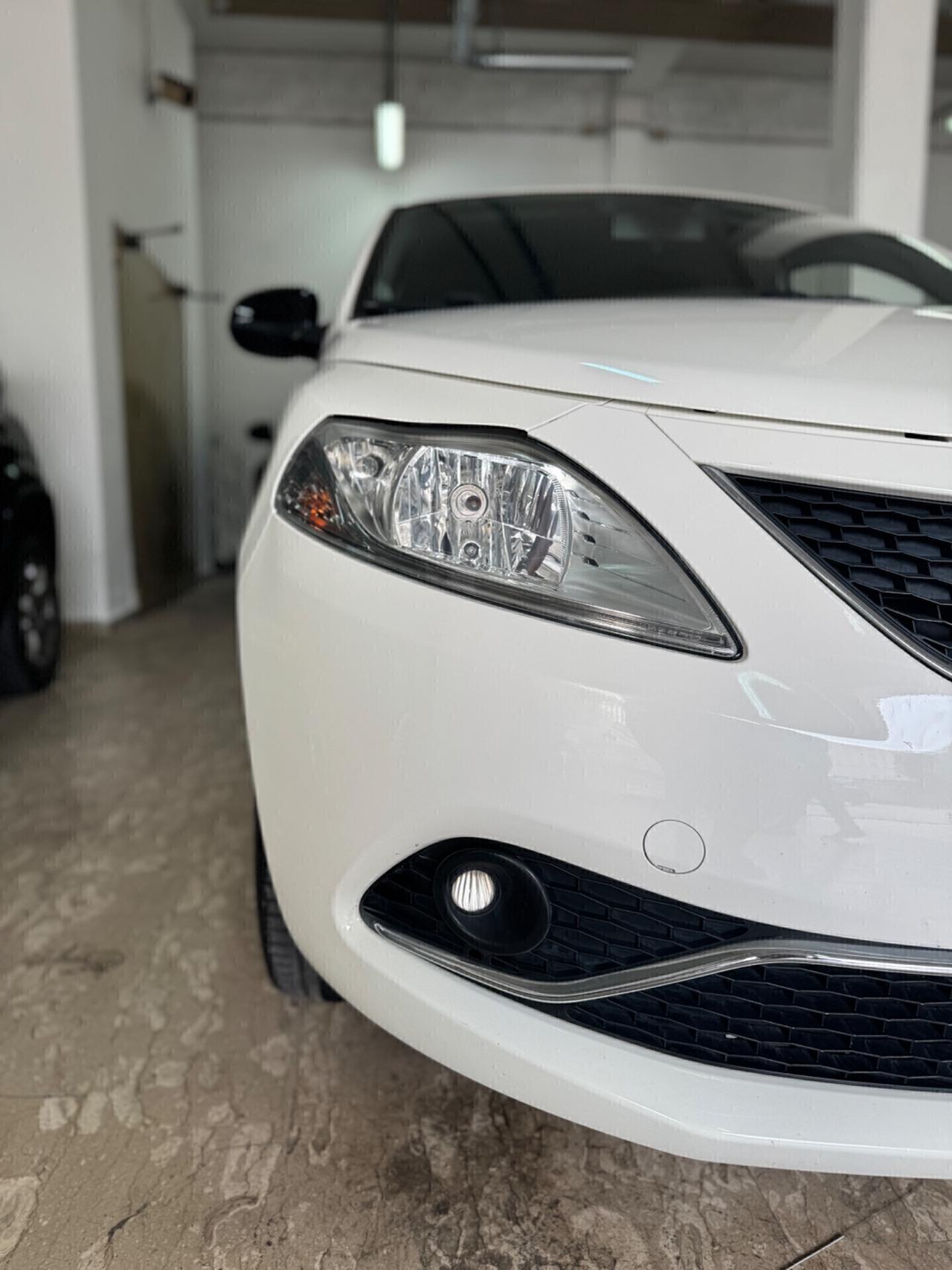 Lancia Ypsilon 1.2 69 CV 5 porte Platinum