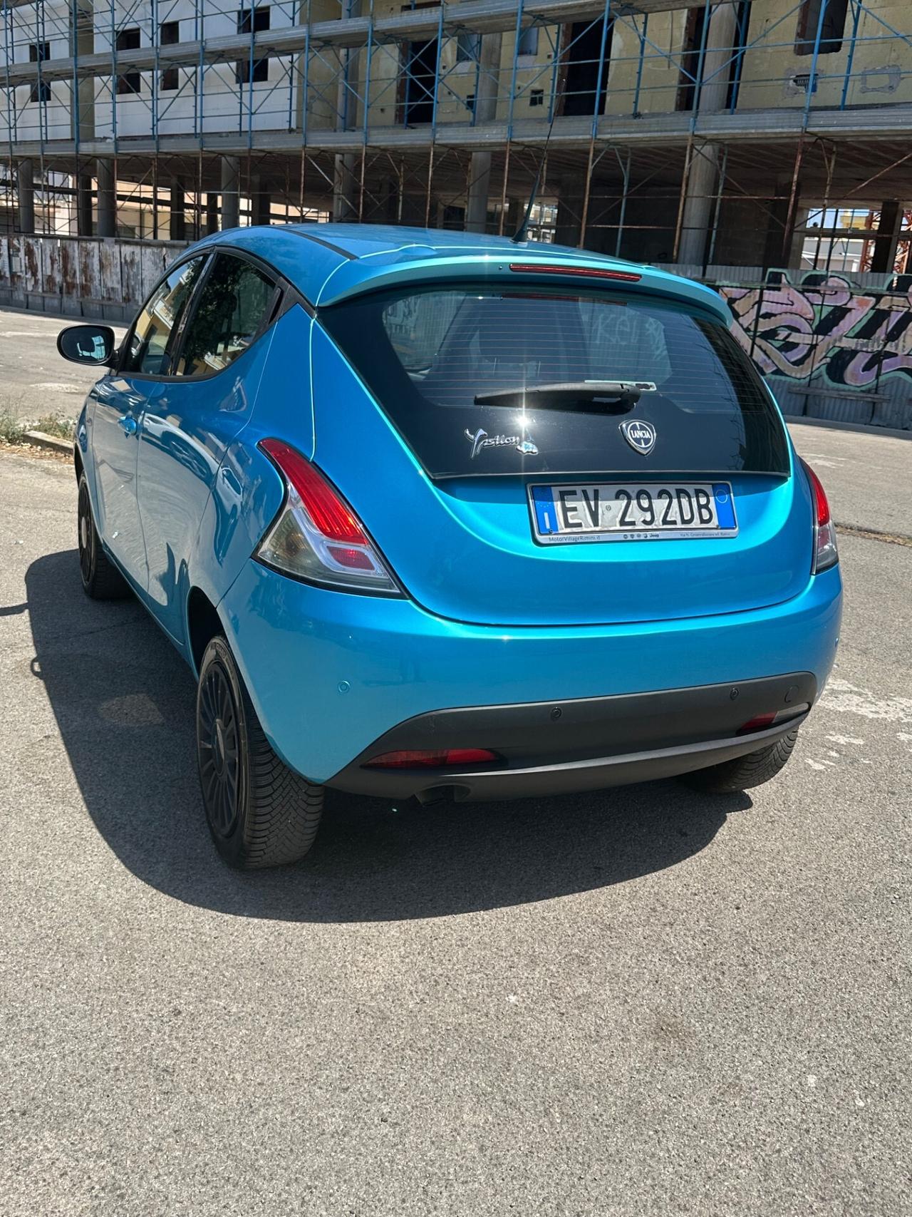 Lancia Ypsilon 0.9 TwinAir 85 CV 5 porte Metano Ecochic Elefantino