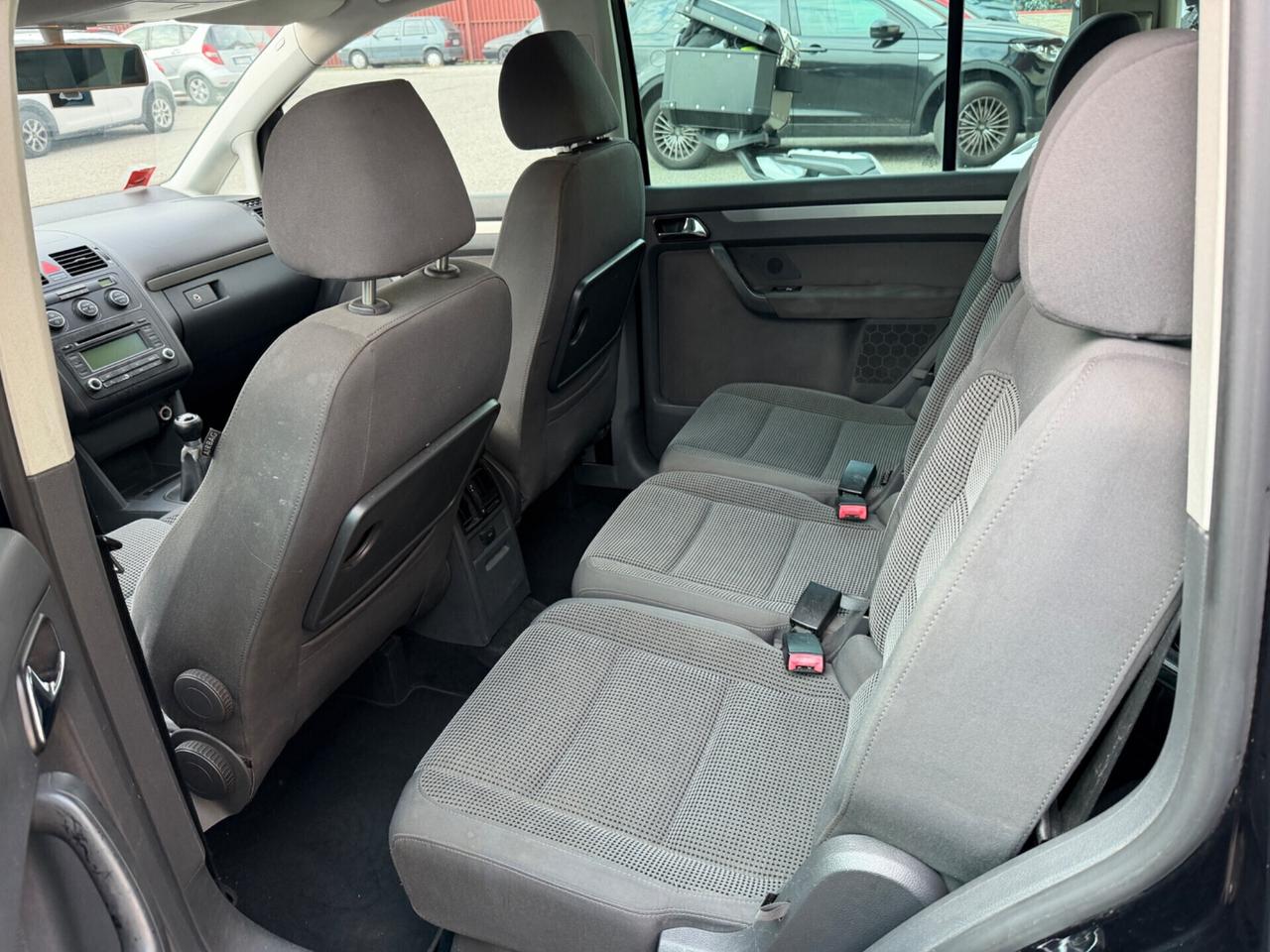 VW Touran 2.0 TDI 5-POSTI 6-MRCE FAMIGLIARE