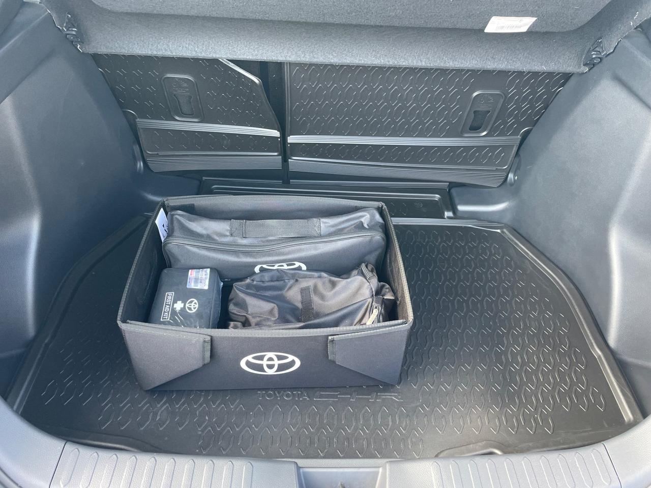 Toyota C-HR 1.8 HV ACTIVE SOLO 12 MILA KM !!