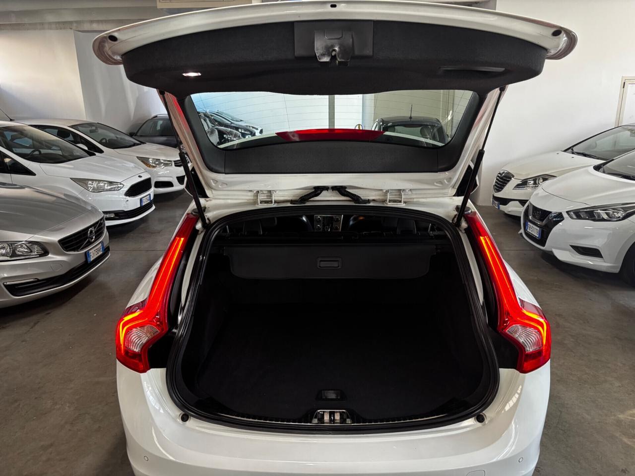 Volvo V60 Cross Country D3 Geartronic Summum
