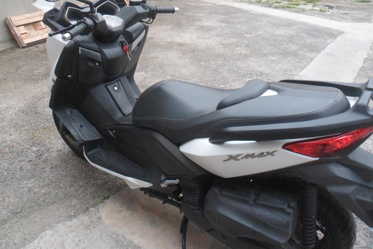 YAMAHA XMAX 400