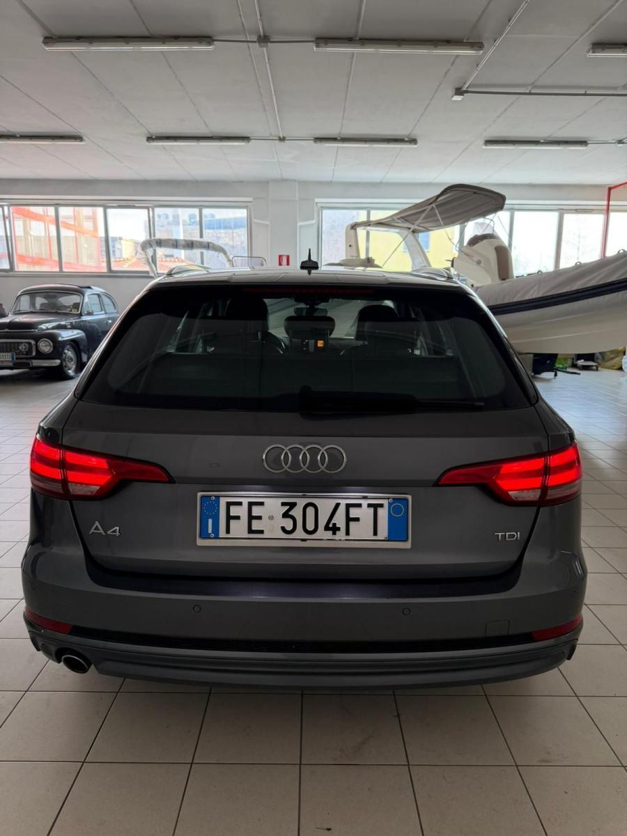 AUDI - A4 - 2.0 TDI 150CV s line