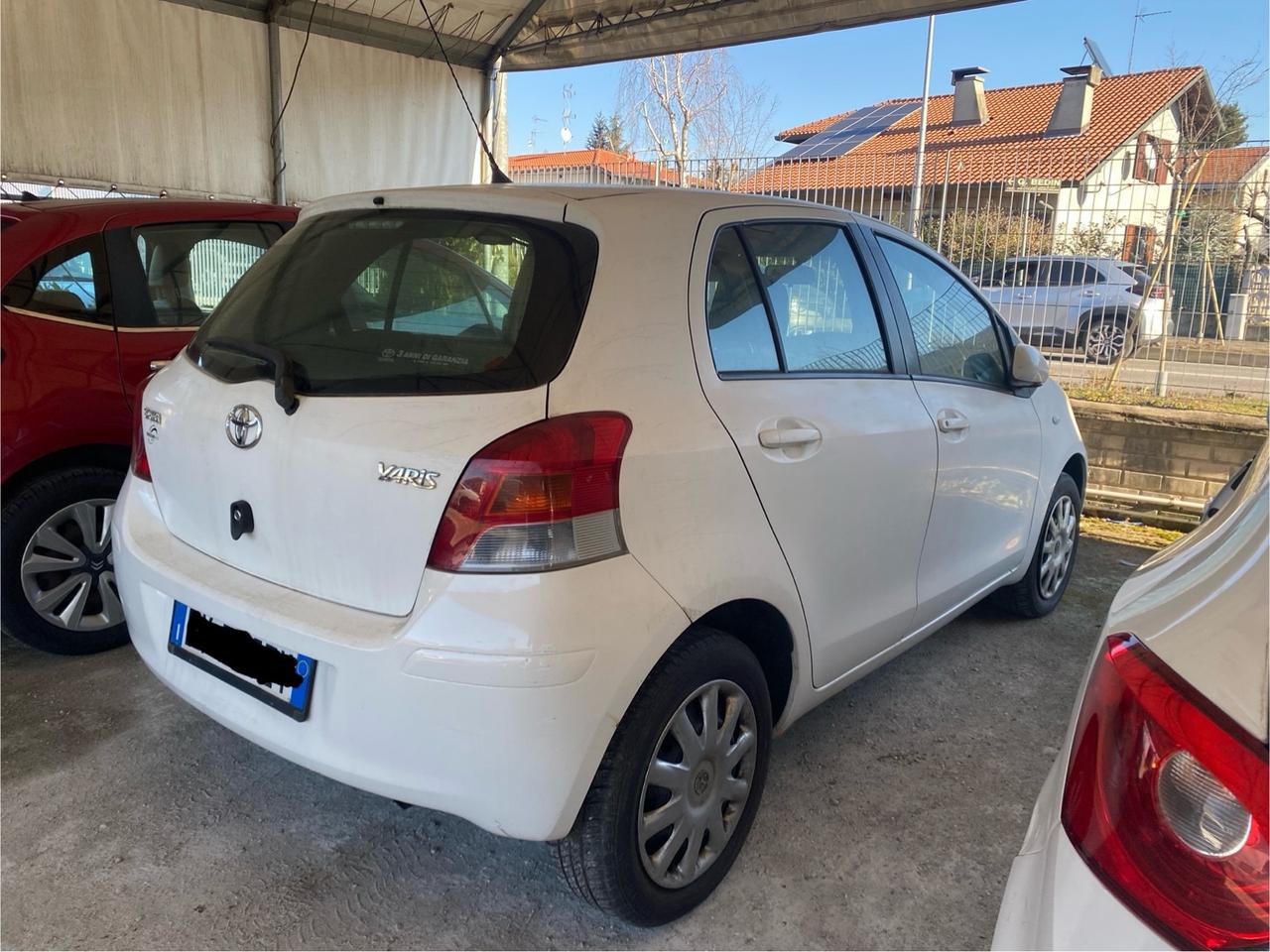 Toyota Yaris 1.0 5 porte Luxury pack AUTO PER NEOPATENTATI