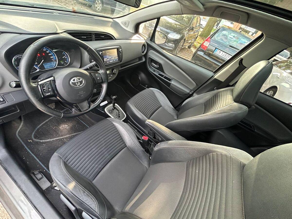 Toyota Yaris 1.5h Trend Red Edition 5p