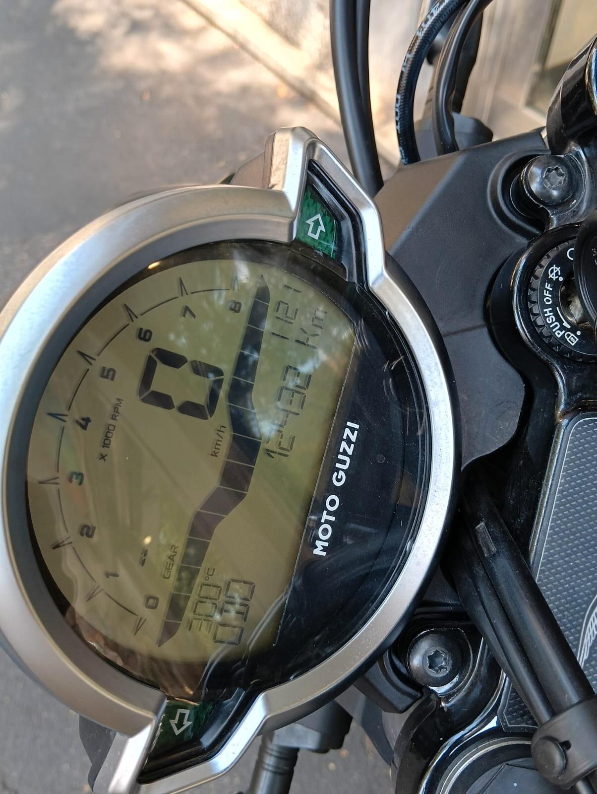 Moto Guzzi V7 IV STONE CENTENARIO