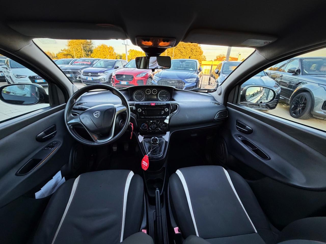 Lancia Ypsilon 0.9 TwinAir 85 CV 5 porte Metano Ecochic Silver