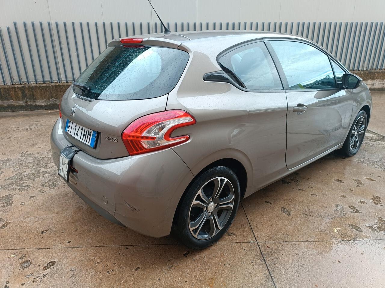 208 1.2 VTi 82 CV 3 p allure cinghia di distribuzione e tagliando appena eseguiti