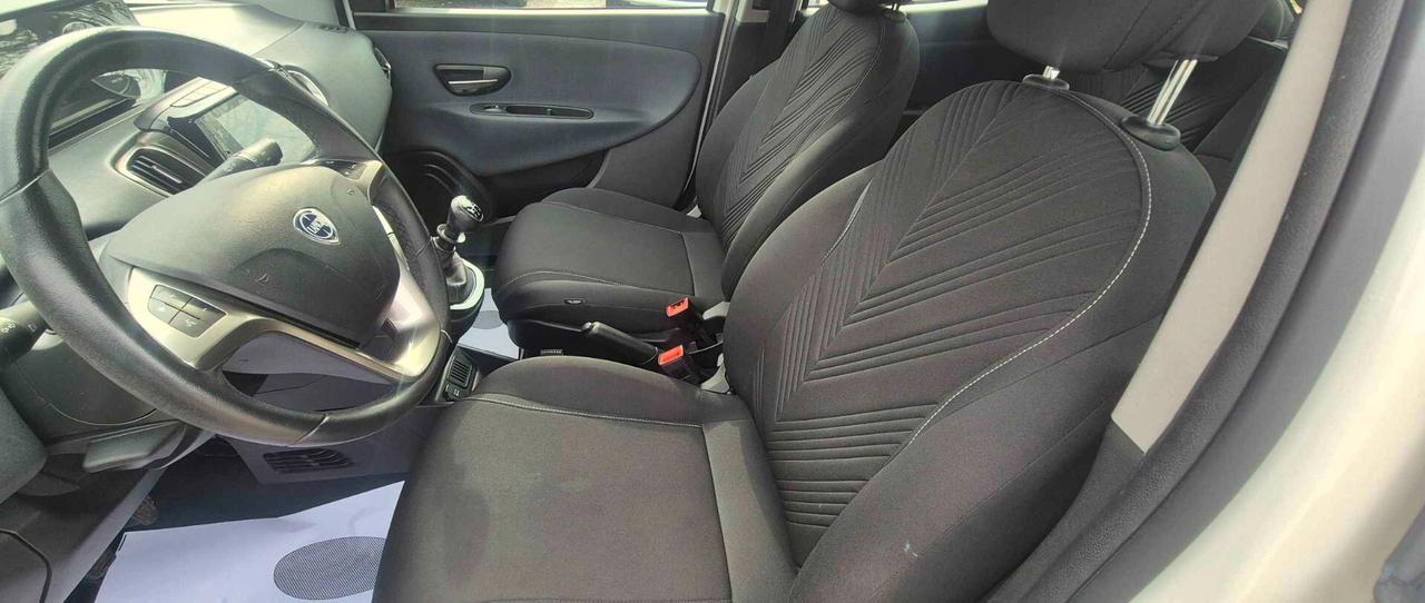 Lancia Ypsilon 1.2 69 CV 5 porte GPL Ecochic Gold casa madre