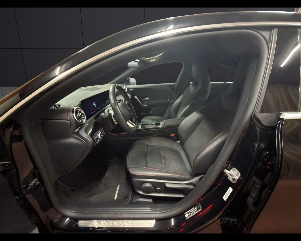 Mercedes-Benz CLA 180 Automatic AMG Line Premium Plus AMBIENT LIGHT!