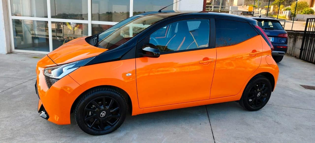 Toyota Aygo 1.0 72 CV x-wave orange KM 27000
