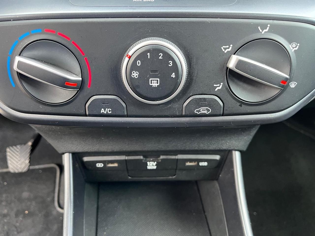 Hyundai i20-1.2 benz-full-2023