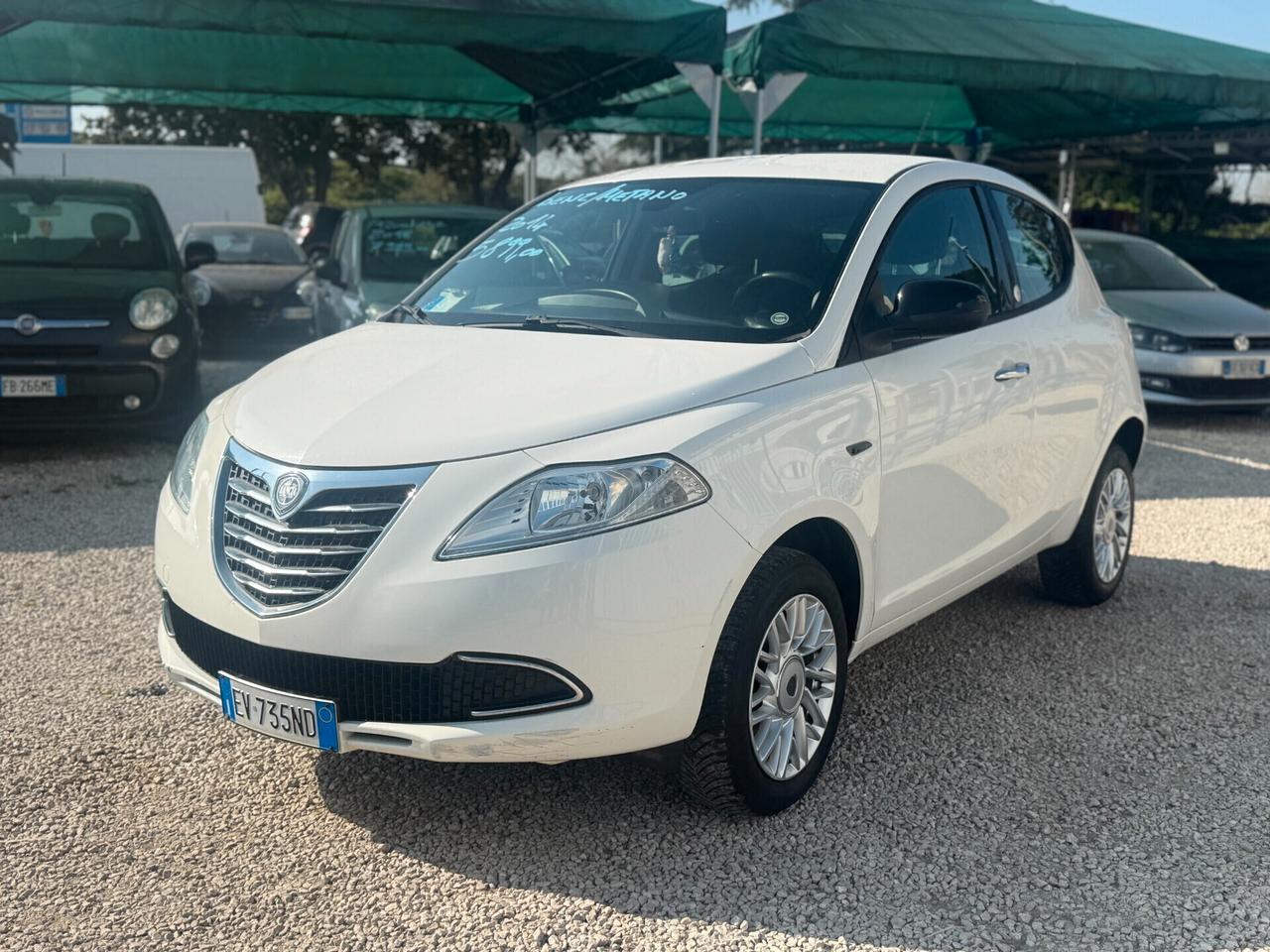 Lancia Ypsilon 0.9 TwinAir 85 CV 5 porte Metano Ecochic Gold pari al nuovo 2014