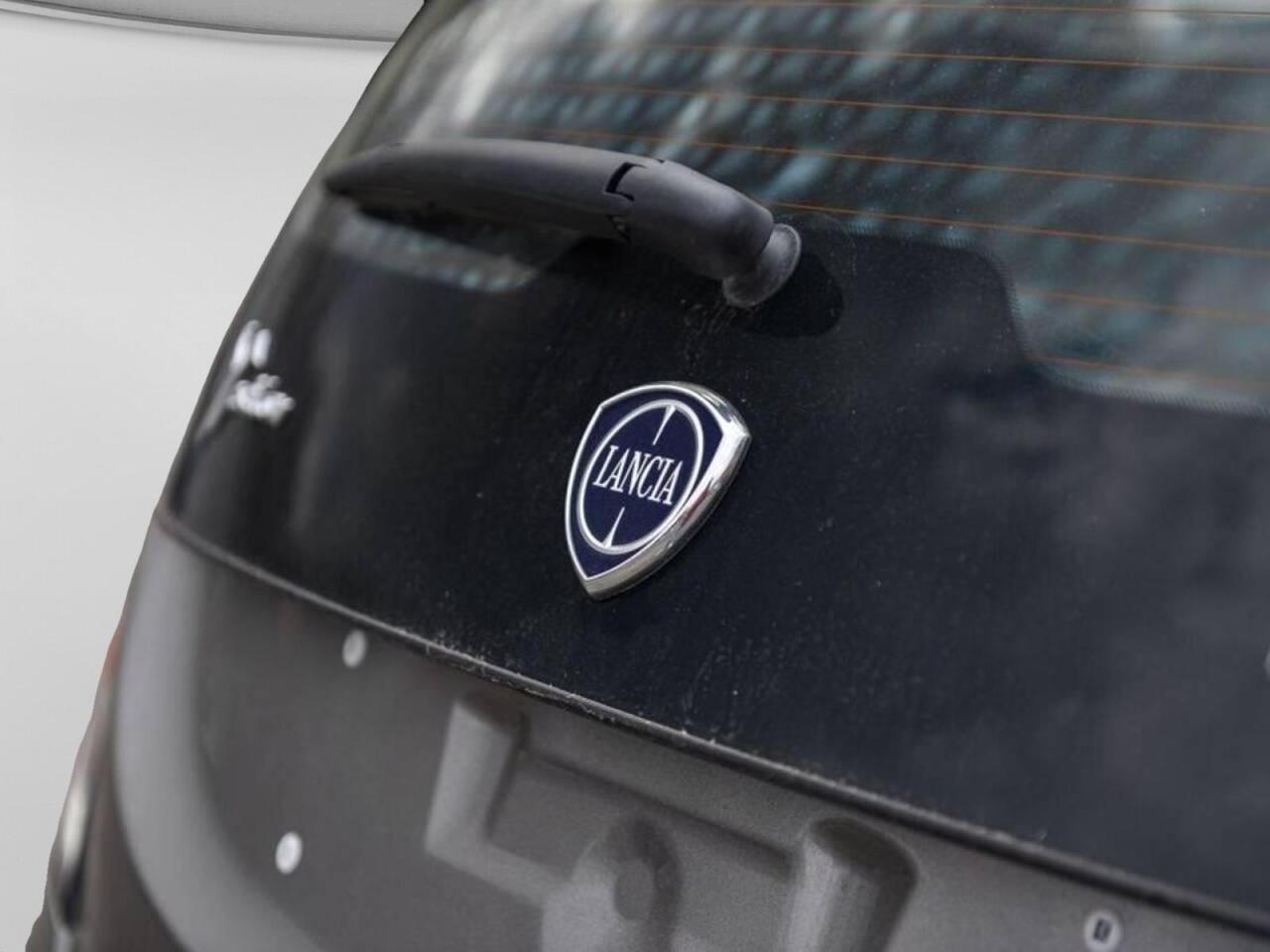 LANCIA Ypsilon III 2021 - Ypsilon 1.0 firefly hybrid Silver s&s 70cv