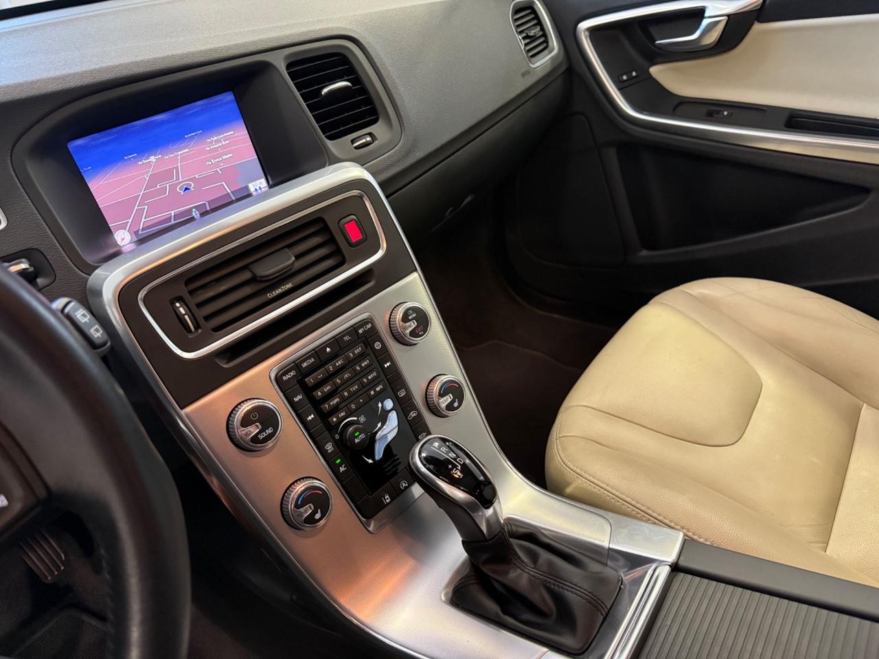 Volvo V60 Cross Country V60 Cross Country D4 Geartronic Business Plus