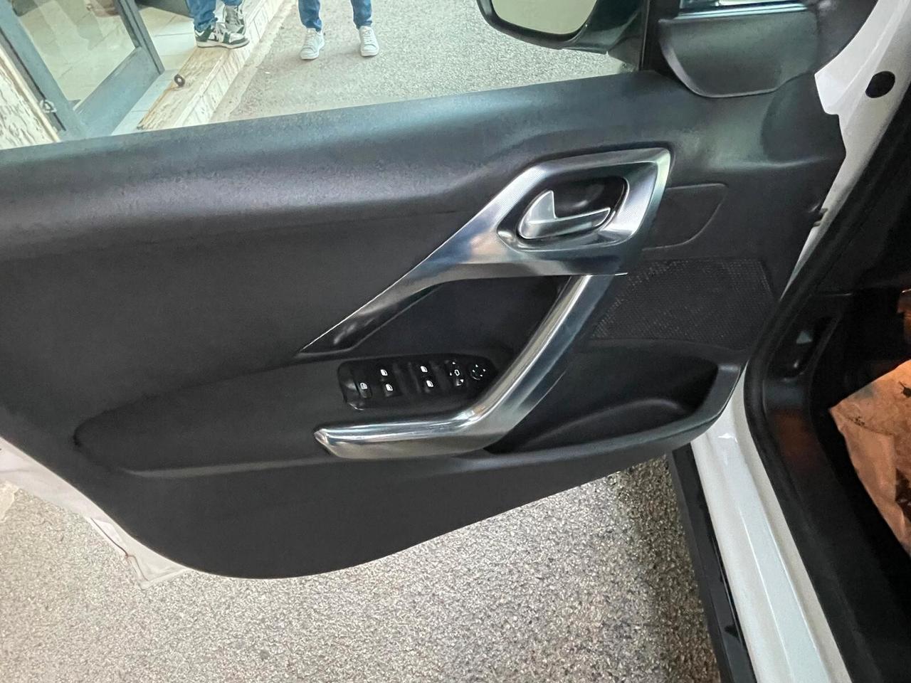 Peugeot 2008 1.6 e-HDi 92 CV Allure