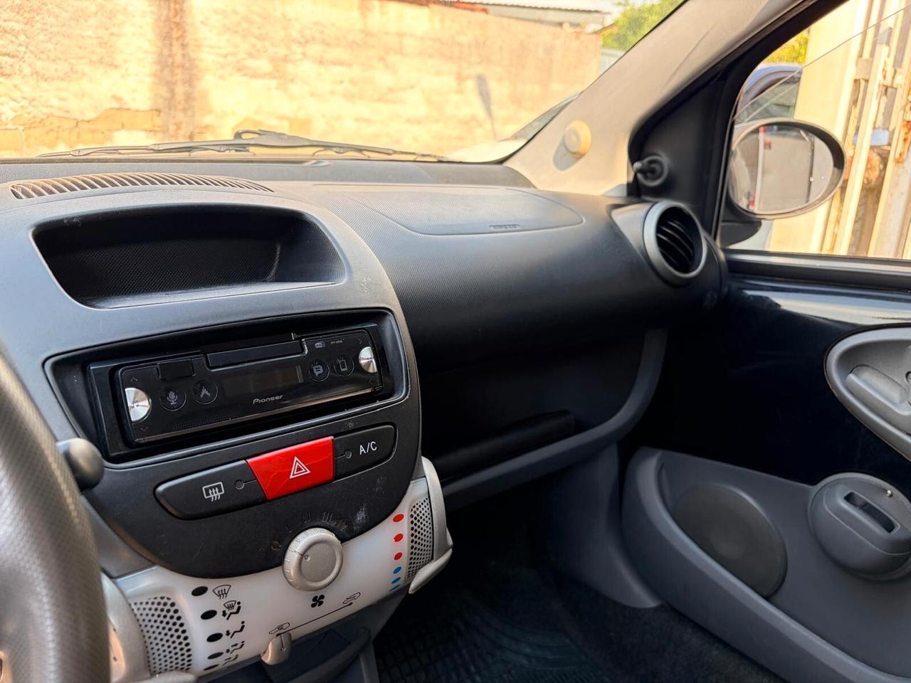 TOYOTA AYGO 1.0 68CV CAMBIO AUTOMATICO 2010