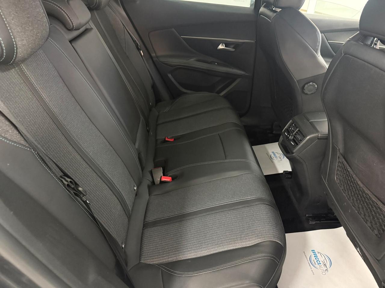 Peugeot 3008 Hybrid 225 e-EAT8 Allure