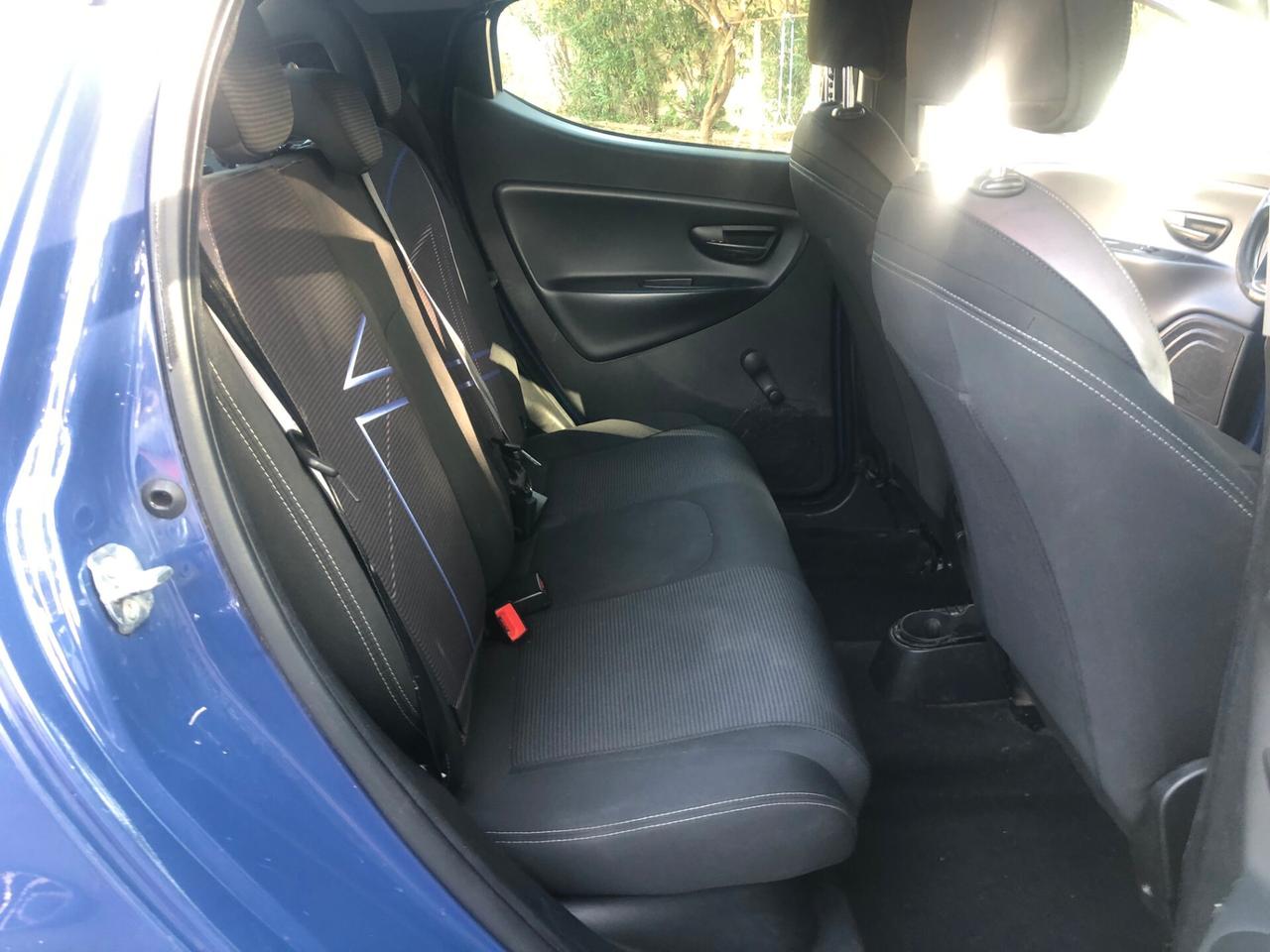 Lancia Ypsilon 1.2 69 CV 5 porte Unyca
