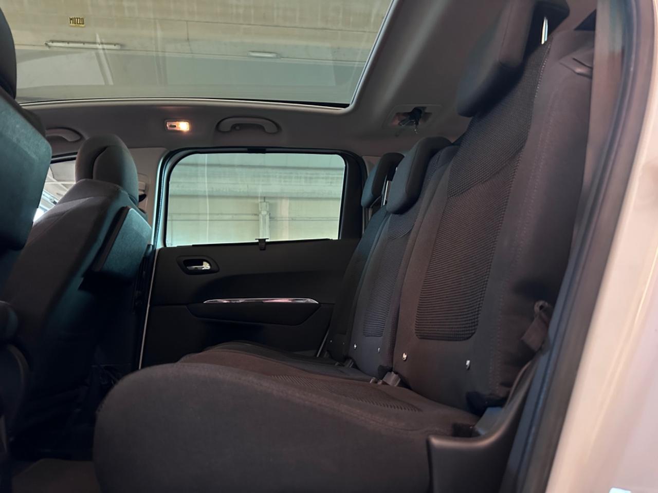 Peugeot 5008 1.6 HDi 115CV Active