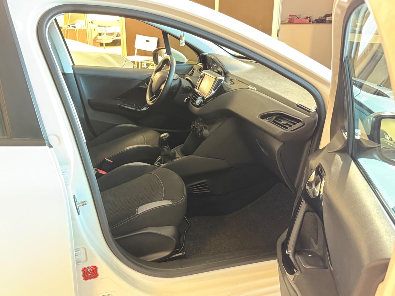 Peugeot 208 67000km 1.2 cv82 5 porte Allure