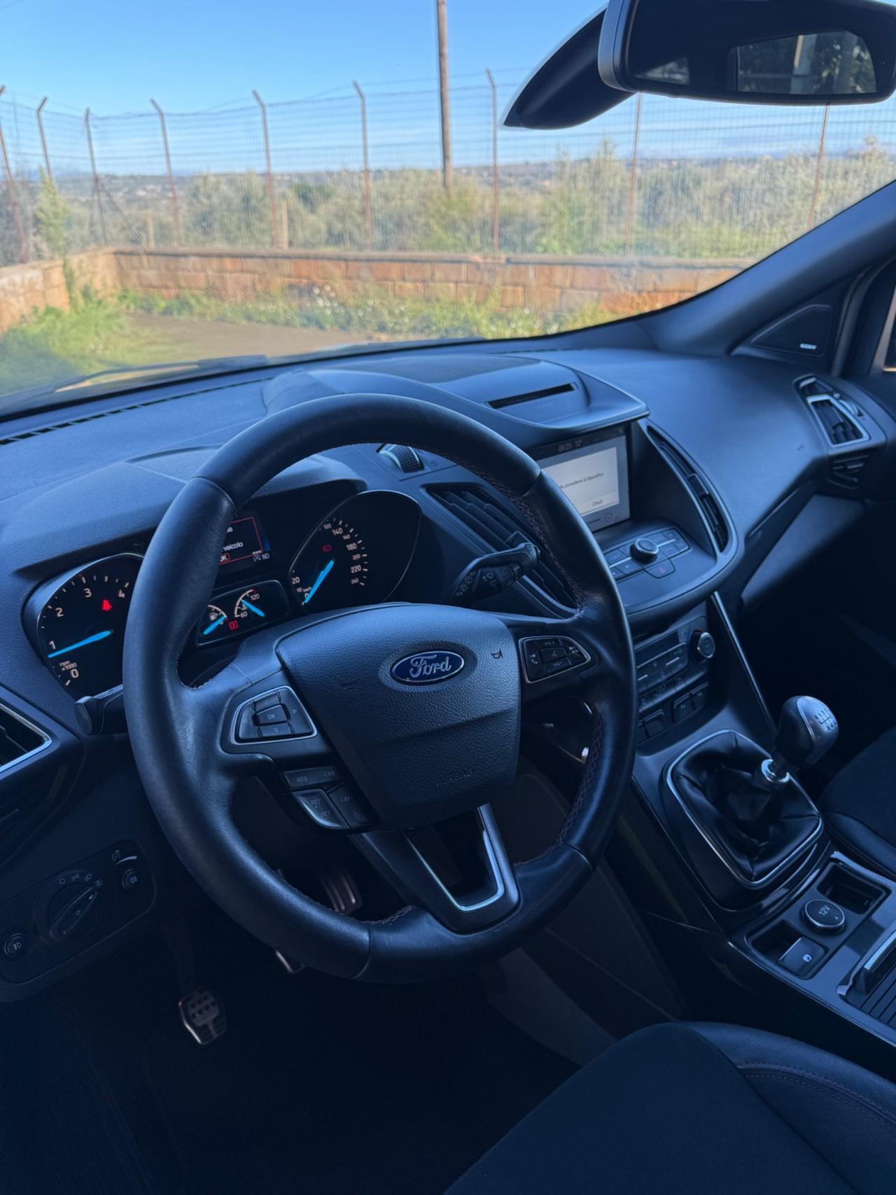 Ford Kuga 1.5 TDCI 120 CV S&S 2WD ST-Line