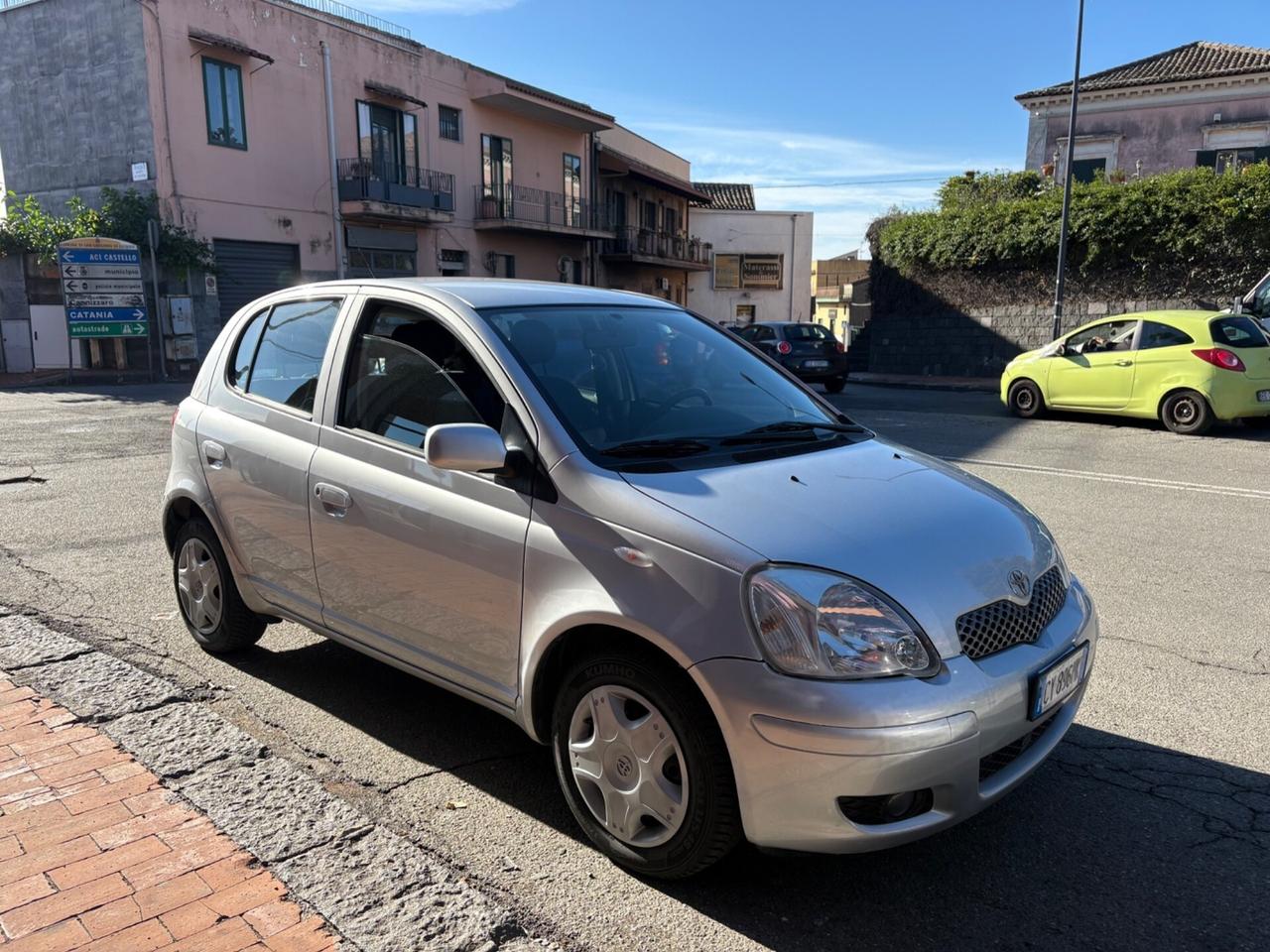 Toyota Yaris 1.0 5 porte Sol