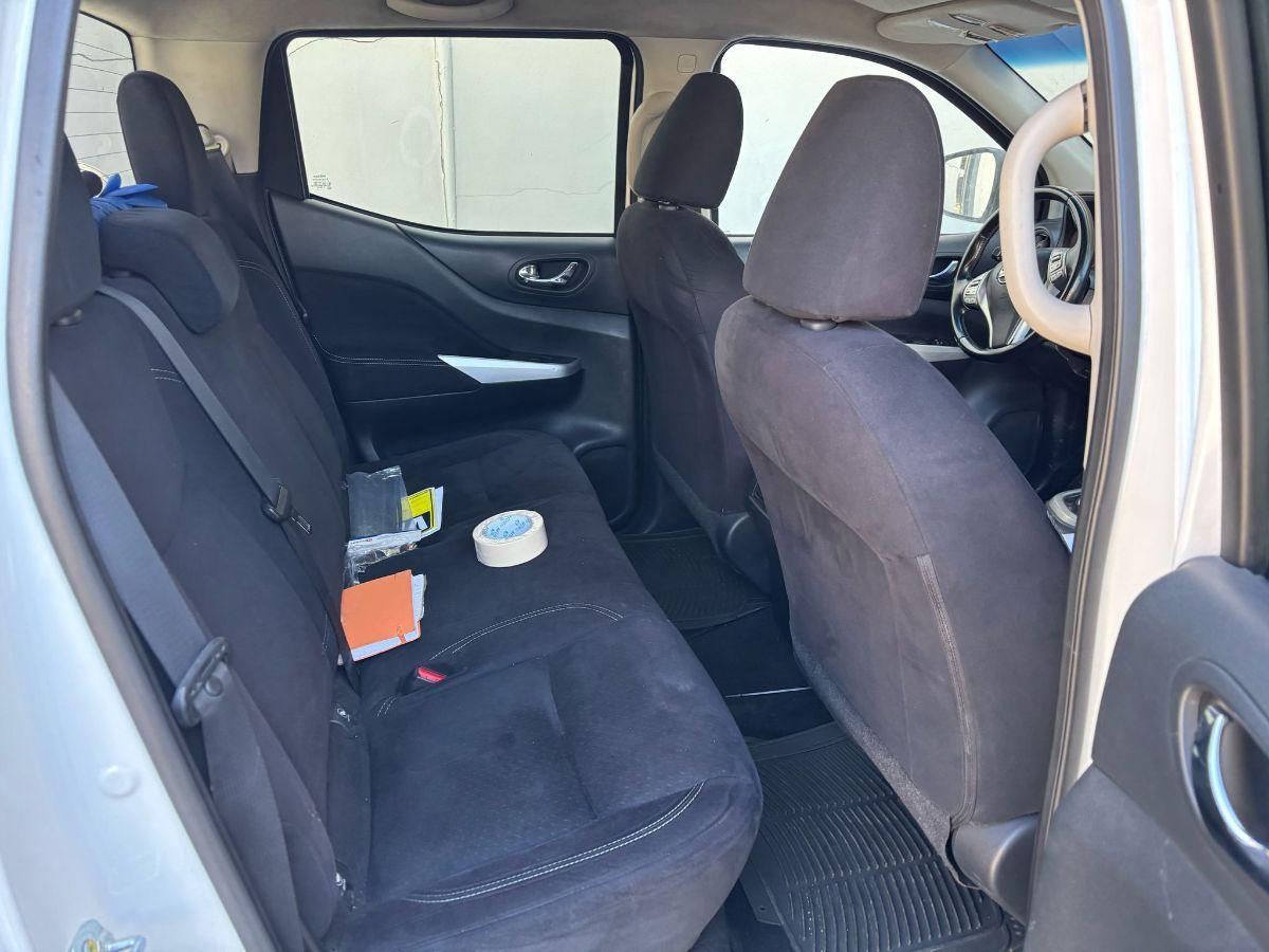 NISSAN Navara 2.5 dCI 4WD N1 autocarro