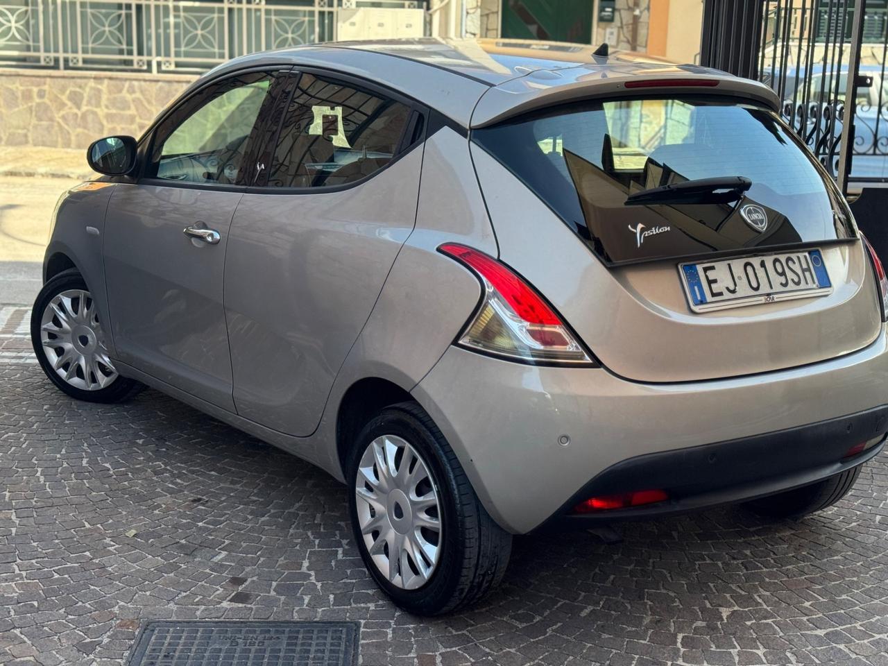Lancia Ypsilon 0.9 TwinAir 85 CV 5 porte S&S DFN Platinum