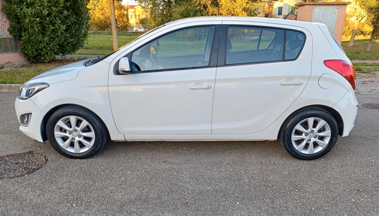 Hyundai i20 1.2 5p. BlueDrive GPL Sound Edition