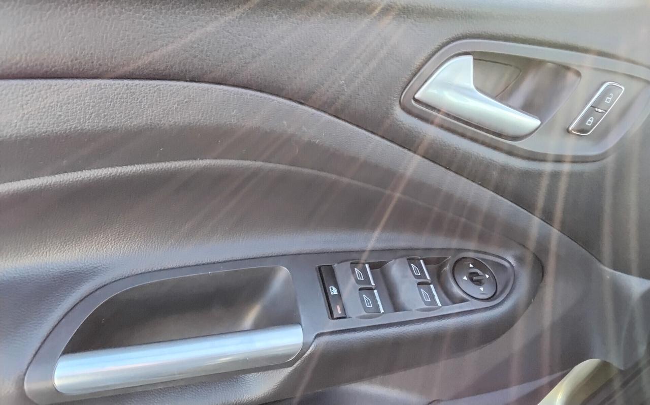 Ford Kuga 2.0 TDCI 150 CV S&S 4WD Powershift Titanium