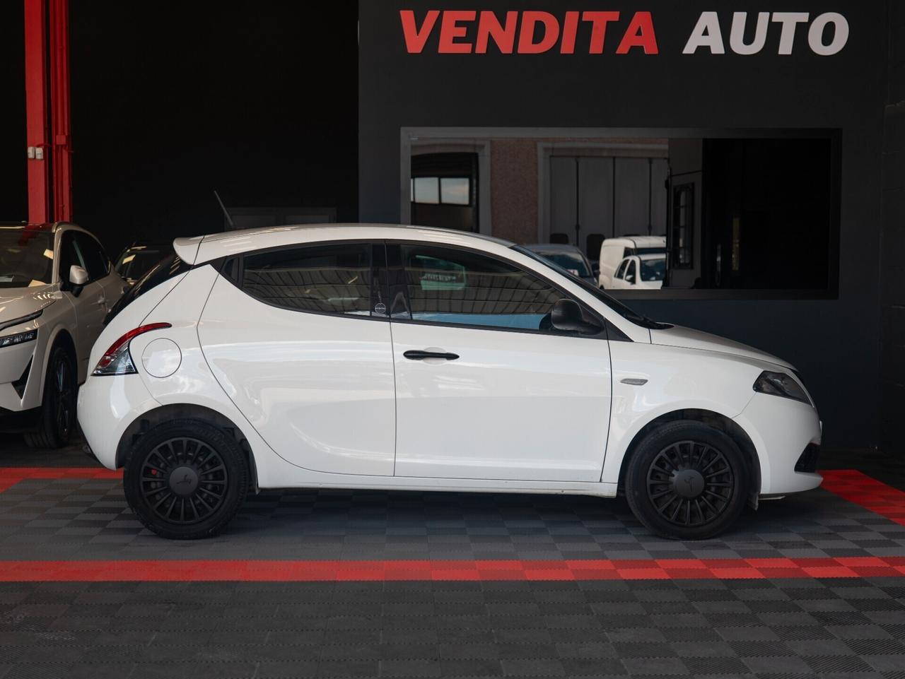 Lancia Ypsilon 1.0 FireFly Hybrid 70 cv 5 porte