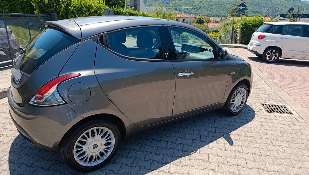 Lancia Ypsilon 1.2 69 CV 5 porte S&S Gold