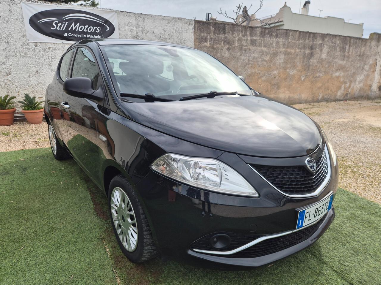 Lancia Ypsilon 1.2 69 CV 5 porte Silver