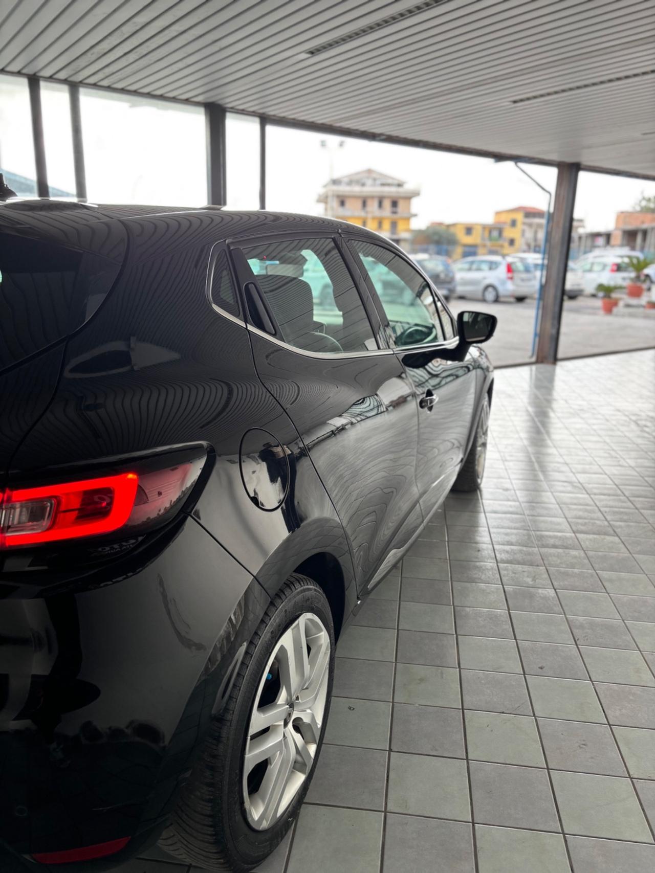 Renault Clio TCe 12V 90 CV 5 porte Moschino Intens