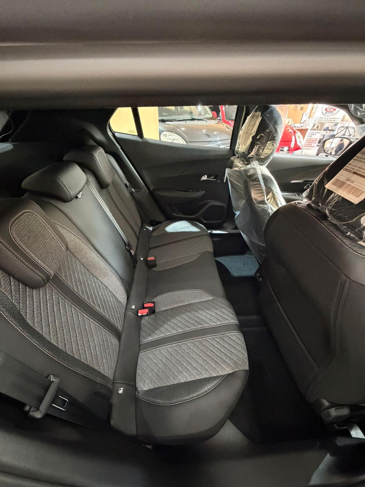 Peugeot 2008 Hybrid 145 e-DCS6 Allure