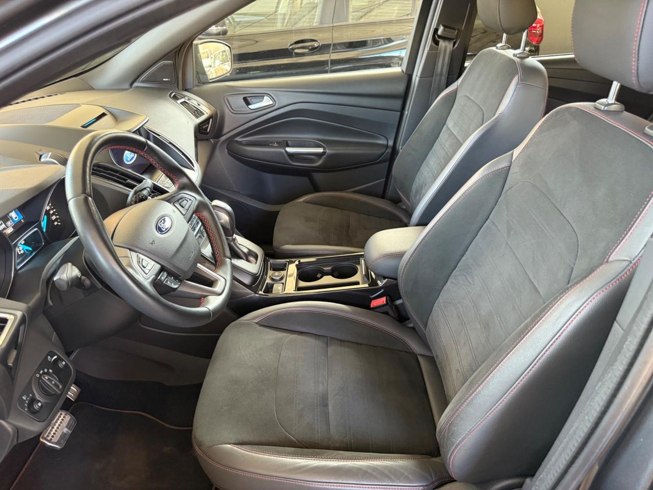 Ford Kuga 1.5 TDCI 120 CV S&S 2WD Powershift ST-Line