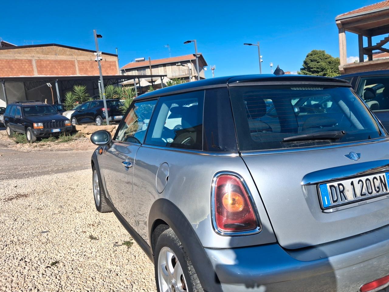 Mini Cooper 1.6 benzina tenuta benissimo