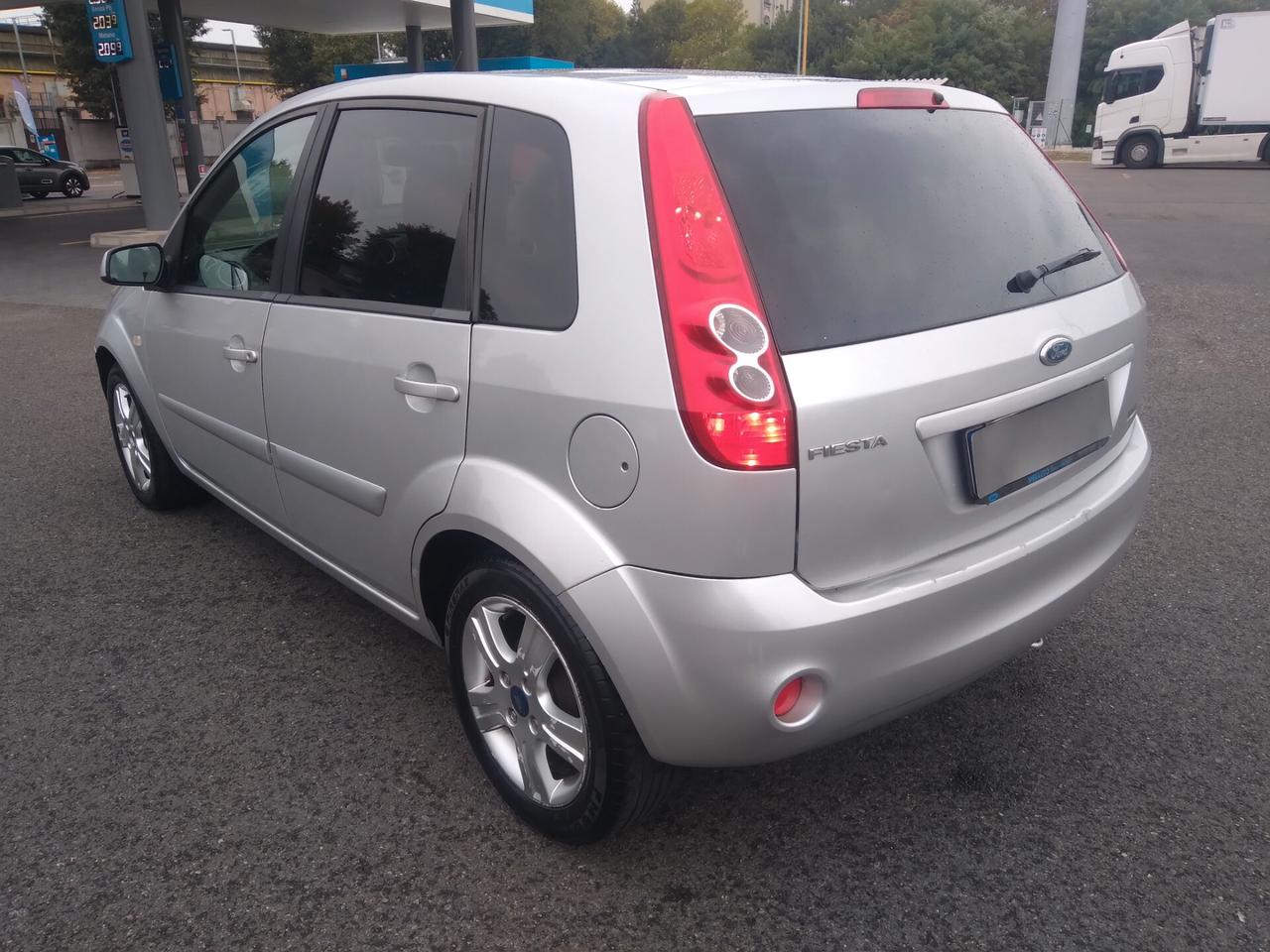 Ford Fiesta 1.2 16V 75cv 5p titanium