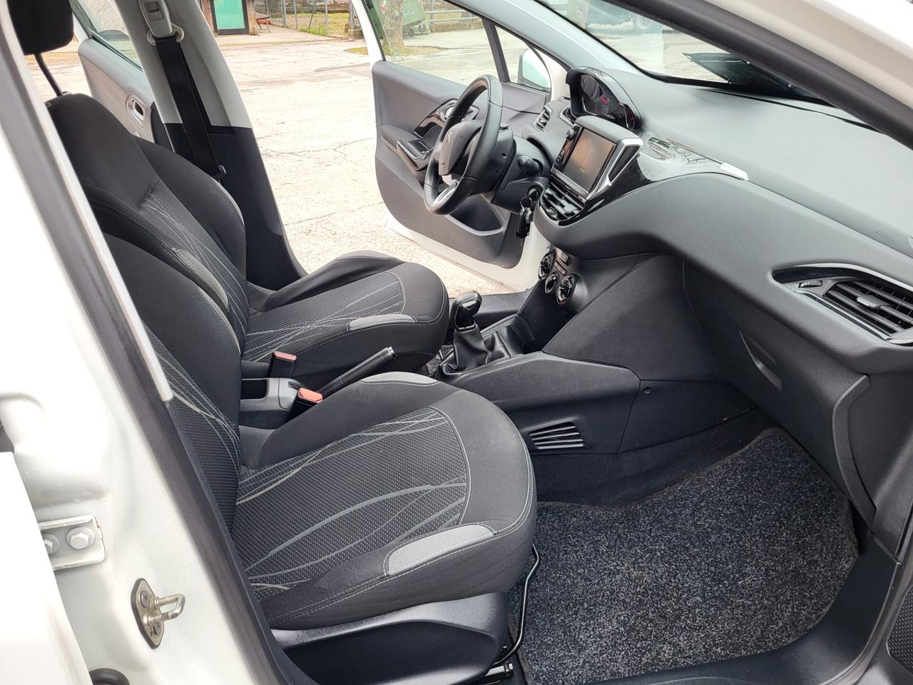 PEUGEOT 208 1,4 HDI-UNICO PROPRIETAR-4 REVISIONI