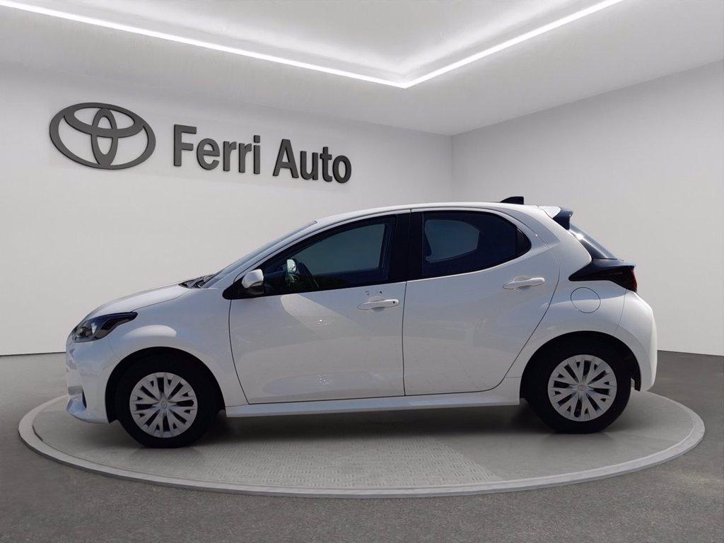 TOYOTA Yaris 1.5h active del 2025
