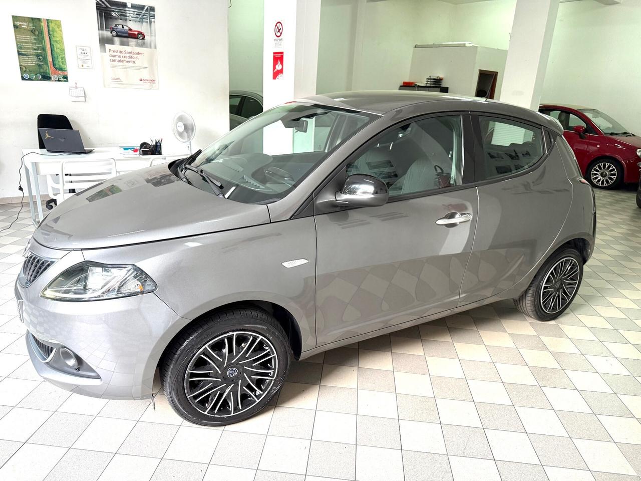 Lancia Ypsilon 1.0 S&S Hybrid Ecochic Gold 78.000km