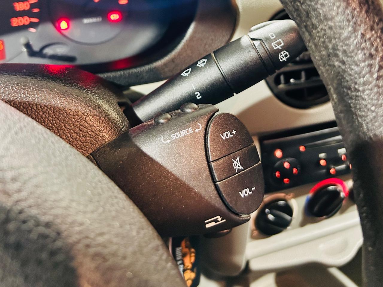 RENAULT KANGOO 1.2 16V IN PERFETTE CONDIZIONI .