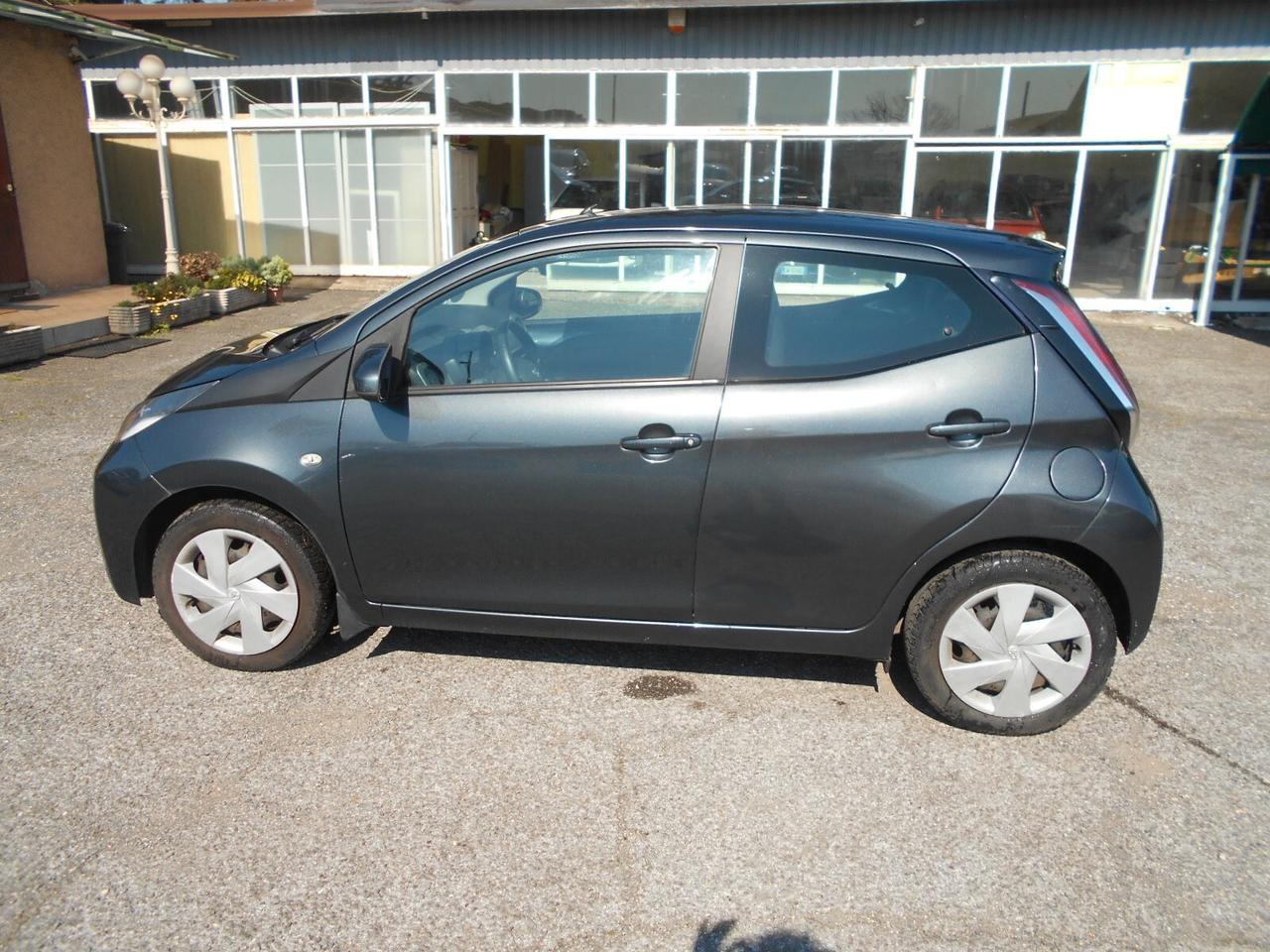 Toyota Aygo 1.0 12V VVT-i 5 porte Lounge Connect