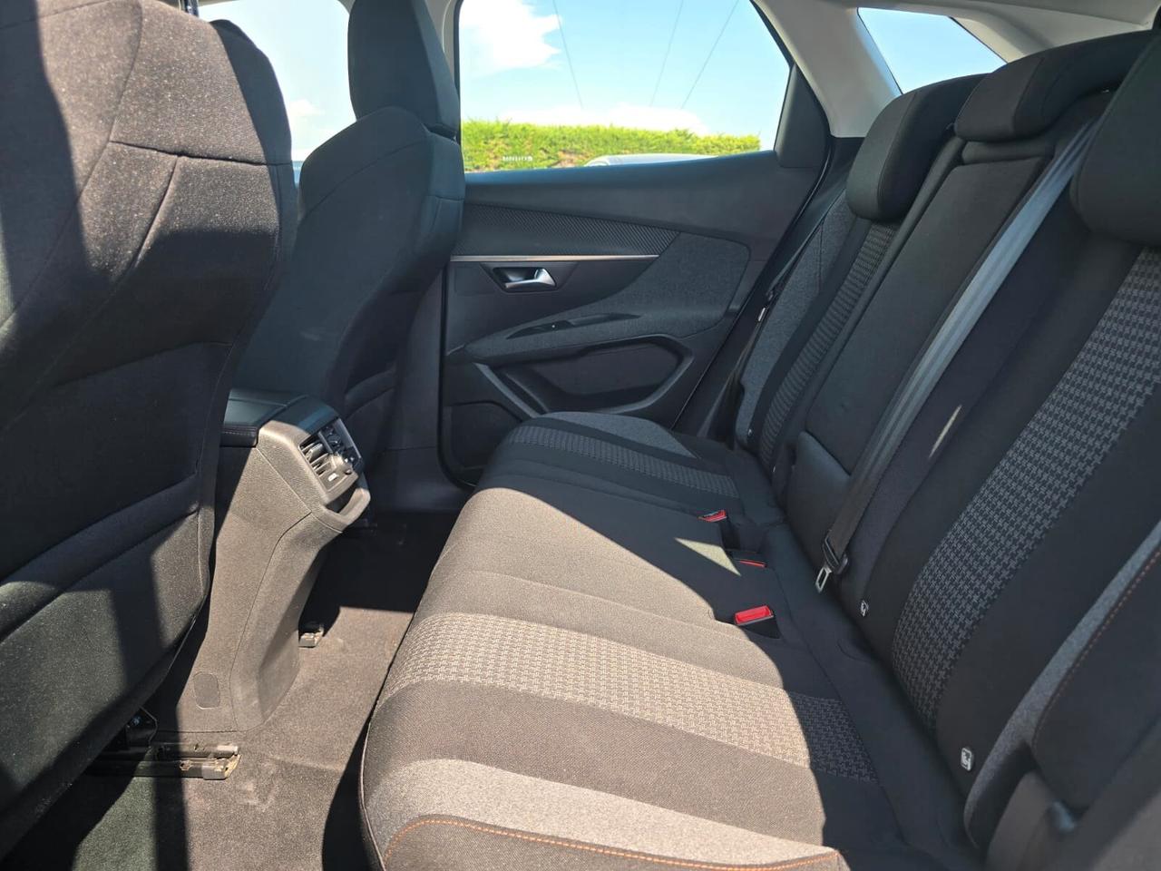 Peugeot 3008 BlueHDi 130 S&S Crossway