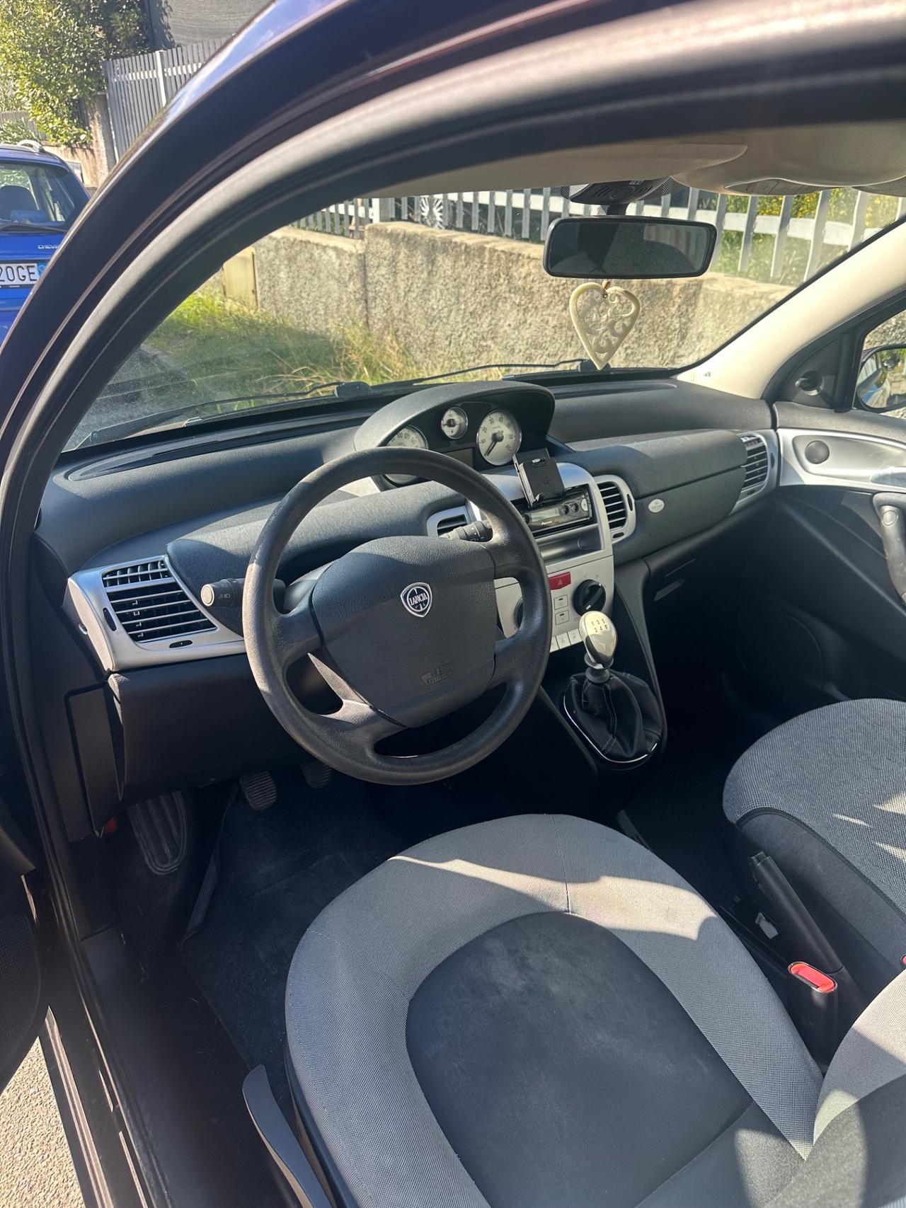 Lancia Ypsilon 1.3 MJT 75 CV Platino