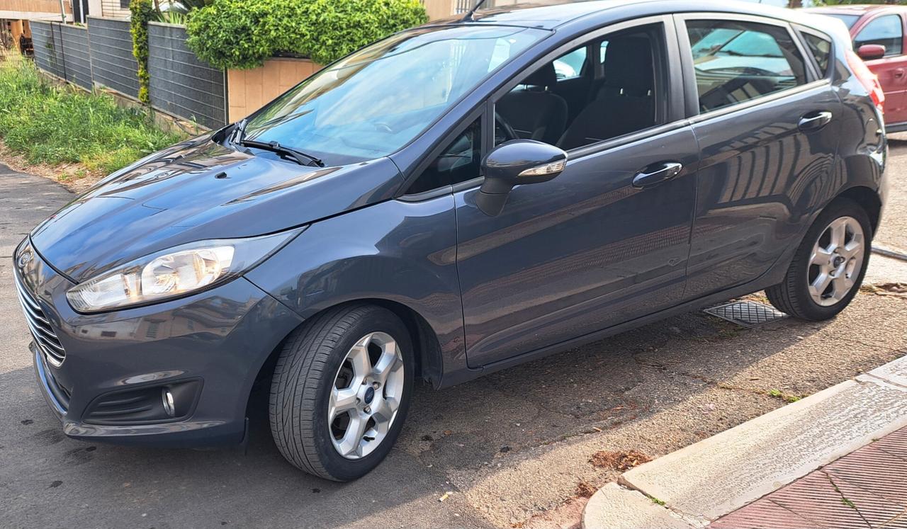 Ford Fiesta 1.5 TDCi 75CV 5 porte gancio di traino