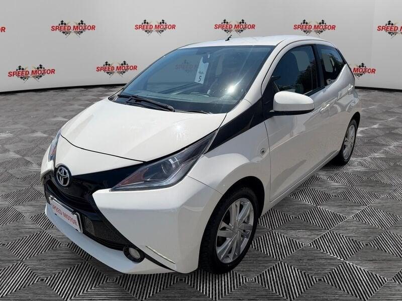 Toyota Aygo 1.0 70 CV x-play, RETRO, CERCHI IN LEGA
