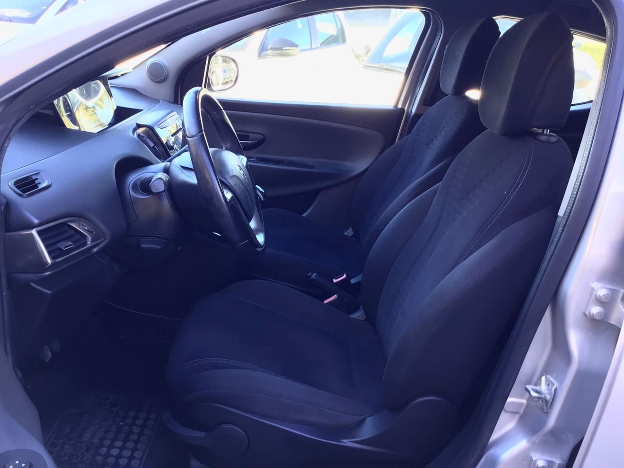 Lancia Ypsilon 1.2 69 CV 5 porte Gold