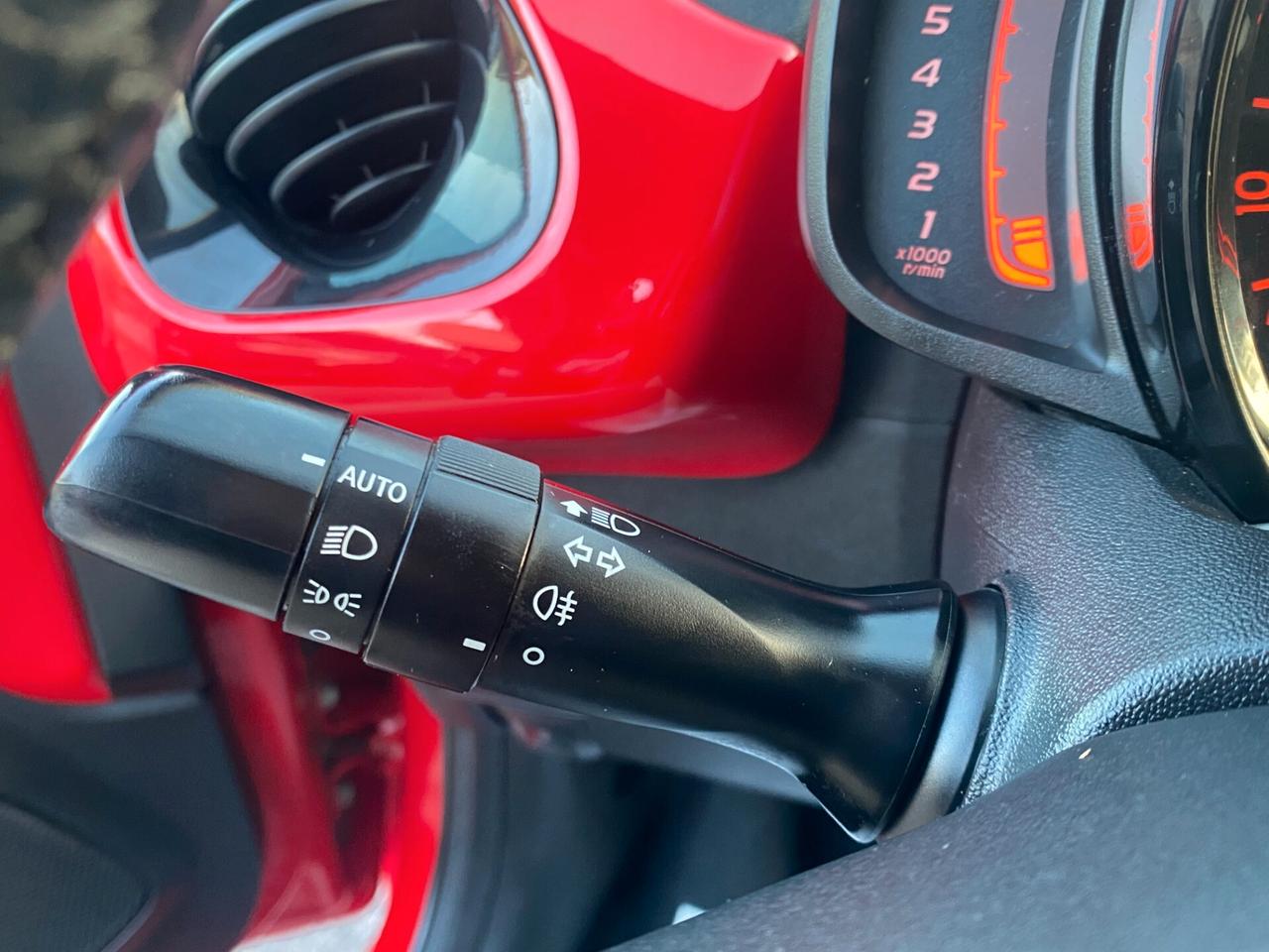 TOYOTA Aygo 1.0 70Cv 5porte X-Play UNICO PROPRIETARIO